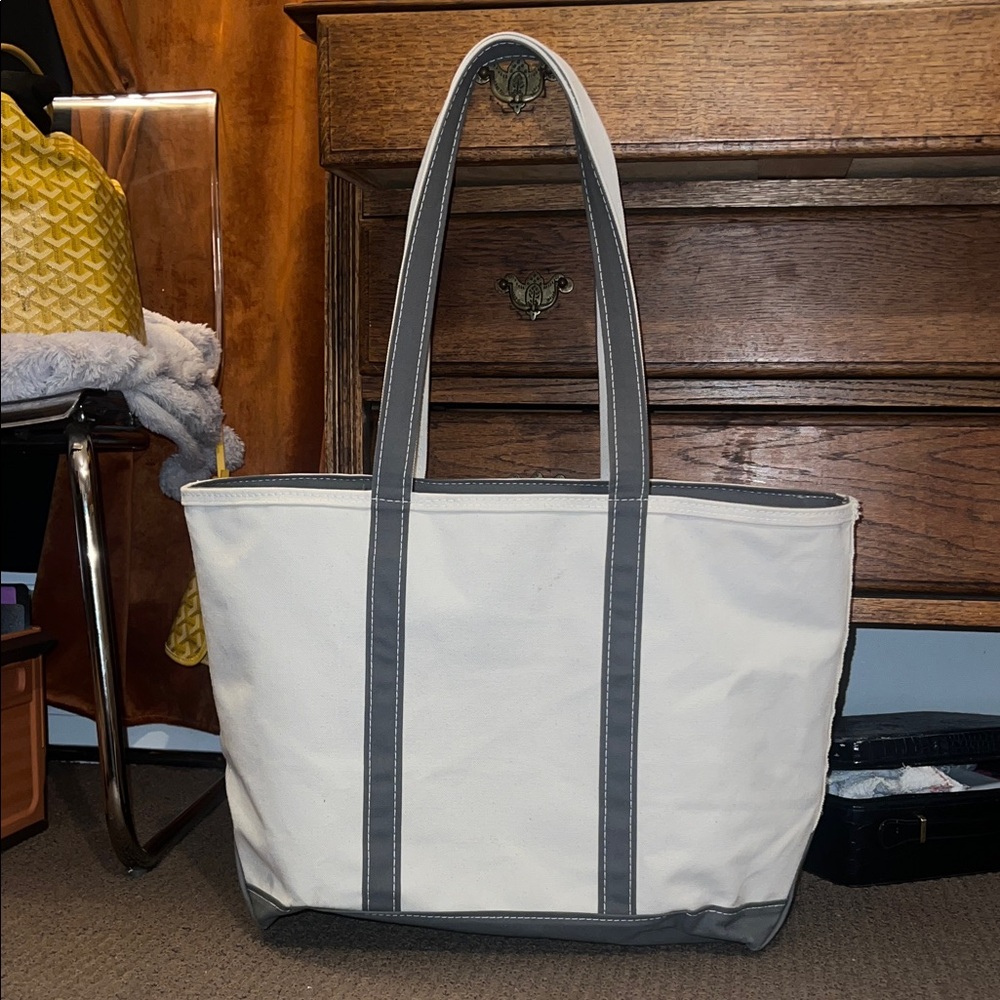 L.L. Bean White and Grey Boat and Tote Zip-Top